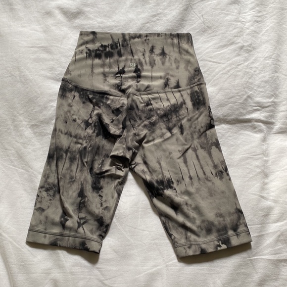 Lululemon 10” Align Shorts! - Picture 2 of 4